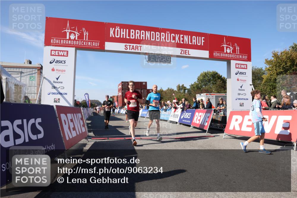 03.10.2025 - Köhlbrandbrückenlauf Lena Gebhardt http://msf.ph/oto/9063234 03.10.2025 13:12:30 Ziel 4189, 4266, 4609, 4638, 4700, 4745, 4864, 4873, 4908, 4973, 5062 meine-sportfotos.de