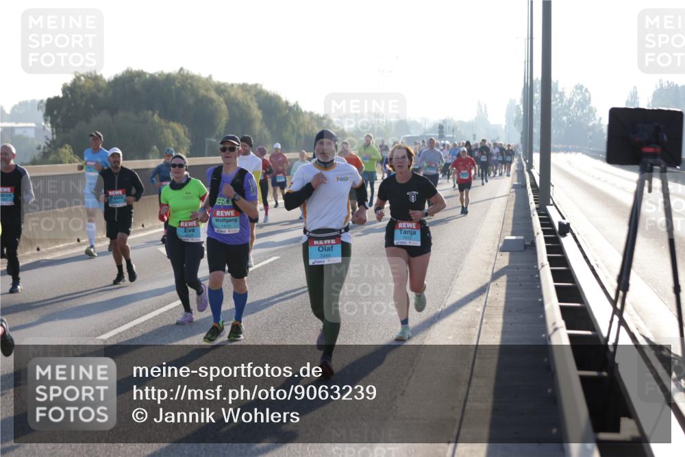 03.10.2025 - Köhlbrandbrückenlauf Jannik Wohlers http://msf.ph/oto/9063239 03.10.2025 09:16:07 Position 3 1415, 3344, 1412 meine-sportfotos.de