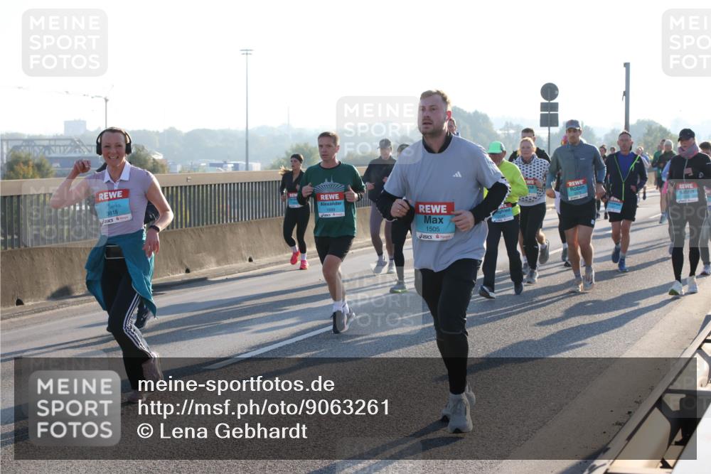 03.10.2025 - Köhlbrandbrückenlauf Lena Gebhardt http://msf.ph/oto/9063261 03.10.2025 09:20:45 Position 1 3818, 1699, 1505 meine-sportfotos.de