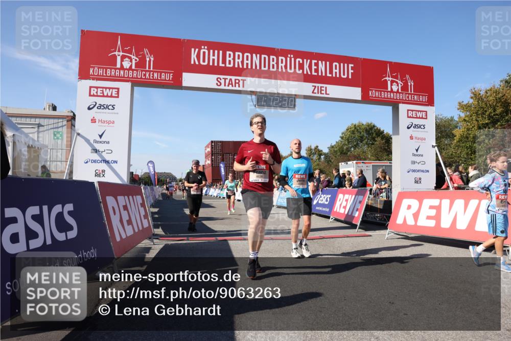 03.10.2025 - Köhlbrandbrückenlauf Lena Gebhardt http://msf.ph/oto/9063263 03.10.2025 13:12:31 Ziel 4189, 4609, 4638, 4700, 4745, 4858, 4864, 4873, 4908, 4973, 6466 meine-sportfotos.de