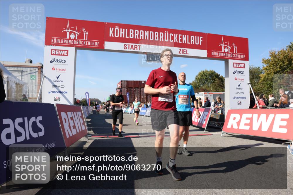 03.10.2025 - Köhlbrandbrückenlauf Lena Gebhardt http://msf.ph/oto/9063270 03.10.2025 13:12:31 Ziel 4189, 4609, 4638, 4700, 4745, 4858, 4864, 4873, 4908, 4973, 6466 meine-sportfotos.de