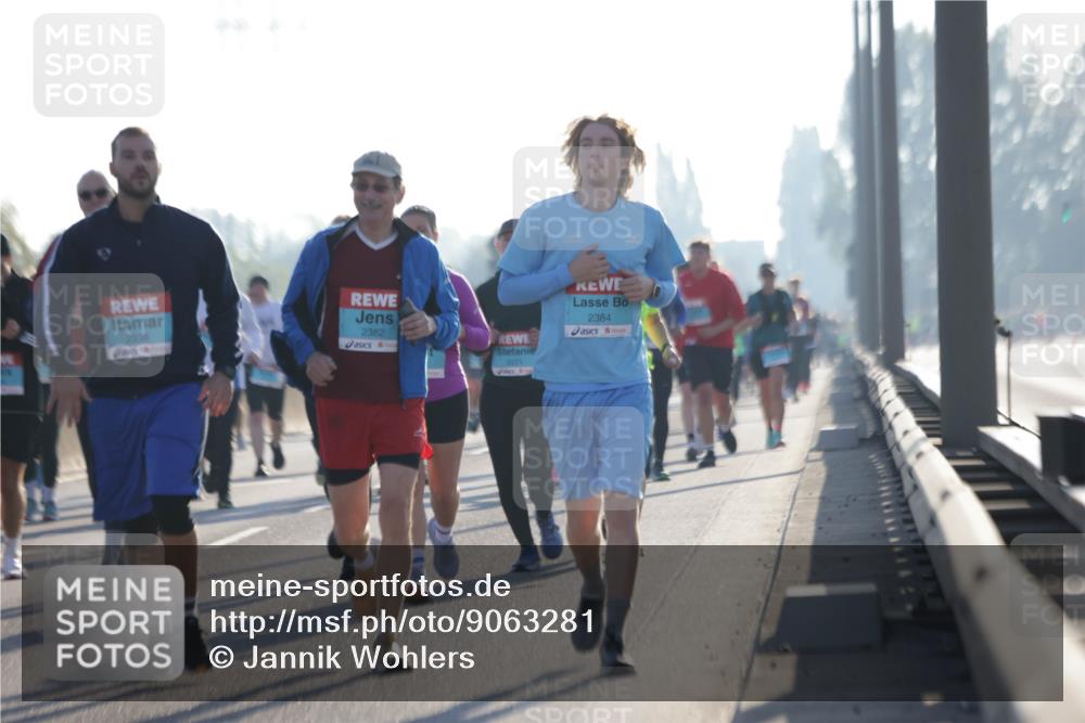 03.10.2025 - Köhlbrandbrückenlauf Jannik Wohlers http://msf.ph/oto/9063281 03.10.2025 09:24:03 Position 3 2239, 2382, 2271, 2384 meine-sportfotos.de