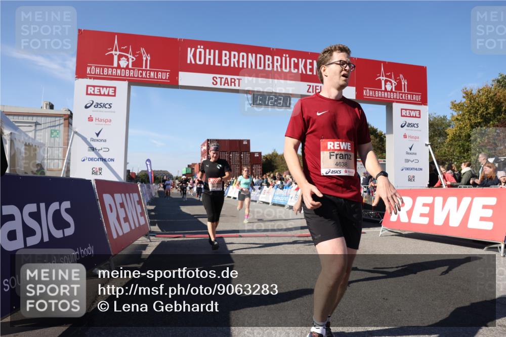 03.10.2025 - Köhlbrandbrückenlauf Lena Gebhardt http://msf.ph/oto/9063283 03.10.2025 13:12:31 Ziel 4189, 4609, 4638, 4700, 4745, 4858, 4864, 4873, 4908, 4973, 6466 meine-sportfotos.de