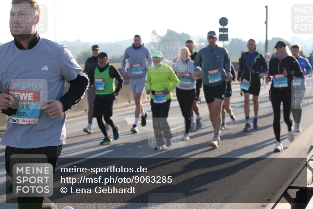 03.10.2025 - Köhlbrandbrückenlauf Lena Gebhardt http://msf.ph/oto/9063285 03.10.2025 09:20:46 Position 1 505 meine-sportfotos.de