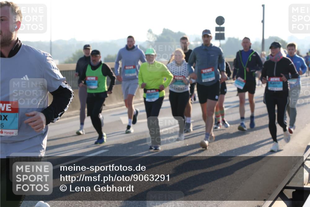 03.10.2025 - Köhlbrandbrückenlauf Lena Gebhardt http://msf.ph/oto/9063291 03.10.2025 09:20:46 Position 1 5 meine-sportfotos.de