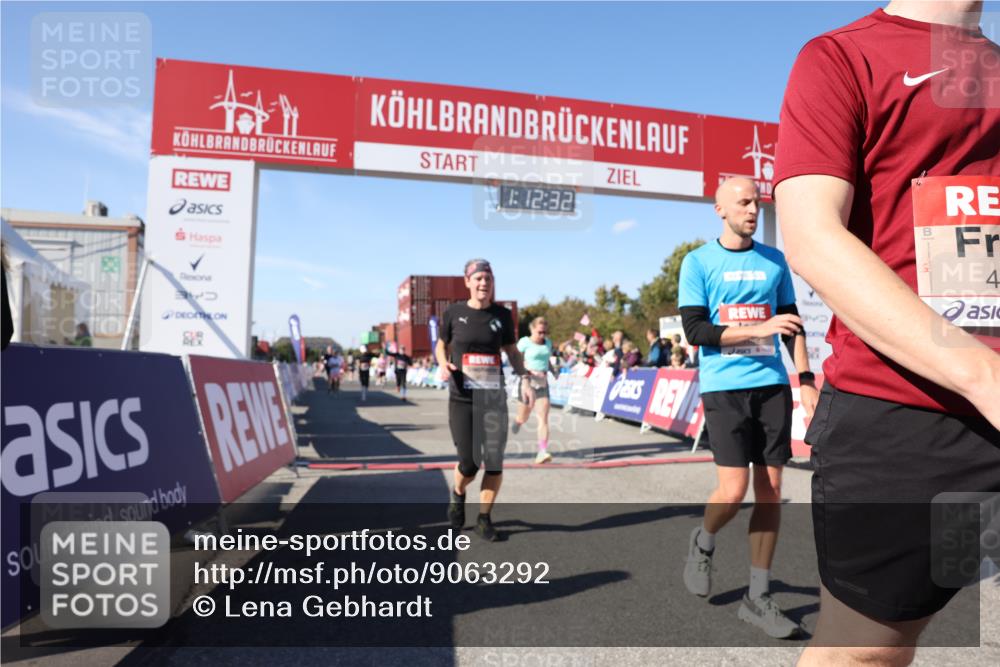 03.10.2025 - Köhlbrandbrückenlauf Lena Gebhardt http://msf.ph/oto/9063292 03.10.2025 13:12:32 Ziel 4189, 4609, 4638, 4700, 4745, 4858, 4864, 4873, 4908, 4973, 6466 meine-sportfotos.de