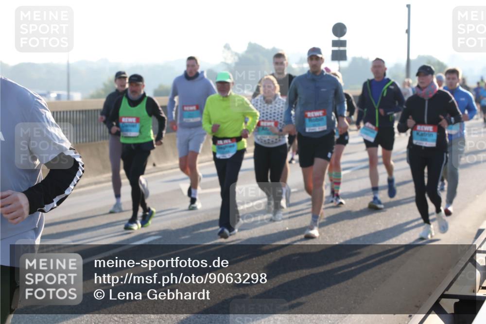 03.10.2025 - Köhlbrandbrückenlauf Lena Gebhardt http://msf.ph/oto/9063298 03.10.2025 09:20:46 Position 1  meine-sportfotos.de