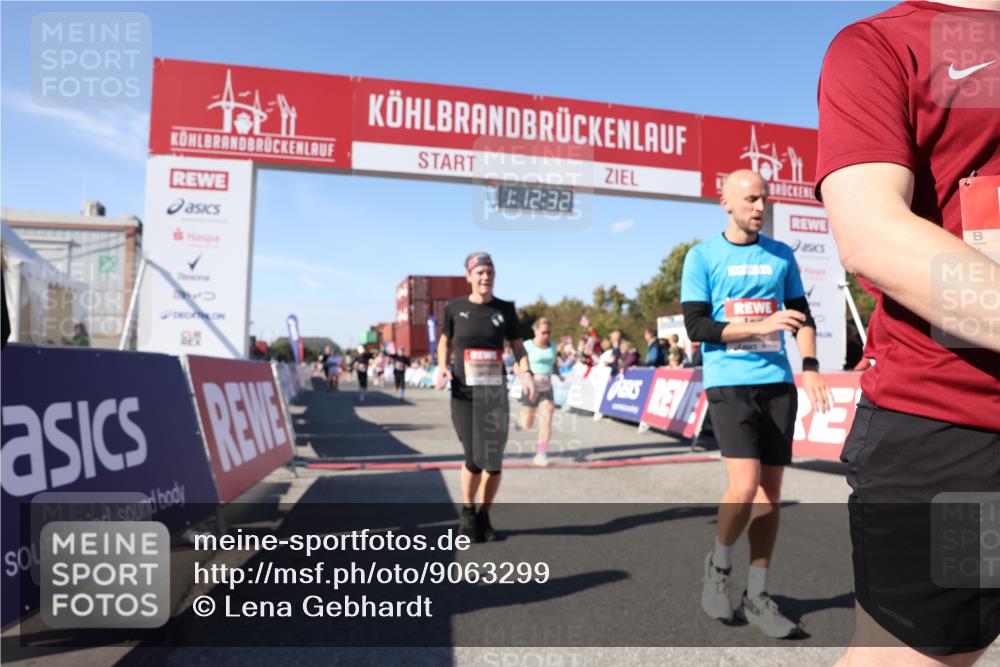 03.10.2025 - Köhlbrandbrückenlauf Lena Gebhardt http://msf.ph/oto/9063299 03.10.2025 13:12:32 Ziel 4189, 4609, 4638, 4700, 4745, 4858, 4864, 4873, 4908, 4973, 6466 meine-sportfotos.de
