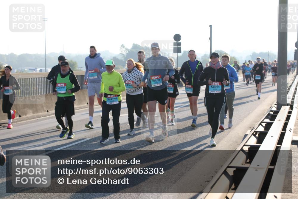 03.10.2025 - Köhlbrandbrückenlauf Lena Gebhardt http://msf.ph/oto/9063303 03.10.2025 09:20:46 Position 1 3375, 1164, 3326 meine-sportfotos.de