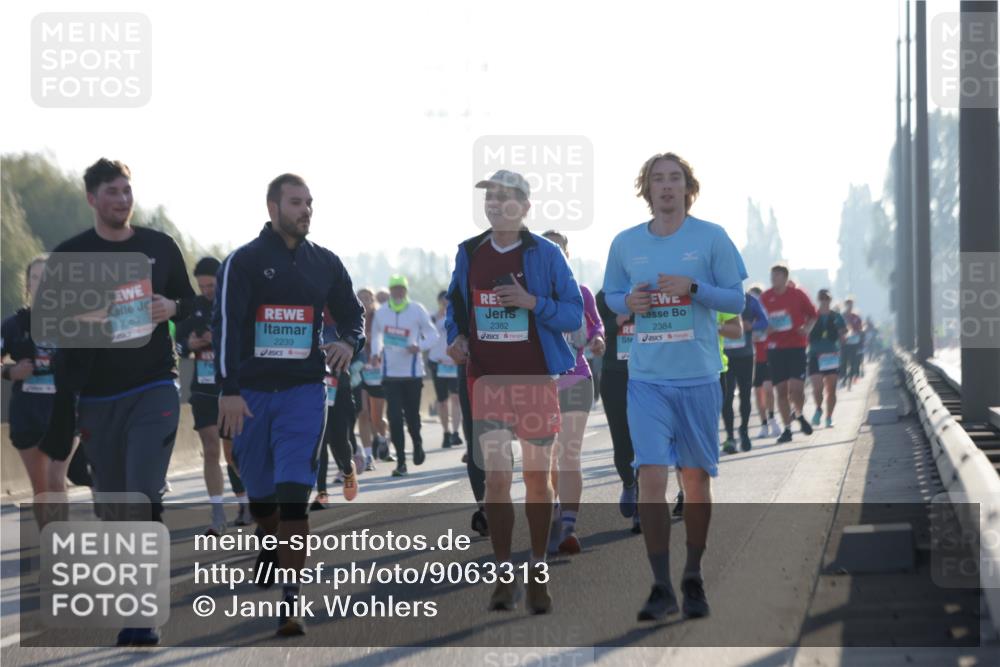 03.10.2025 - Köhlbrandbrückenlauf Jannik Wohlers http://msf.ph/oto/9063313 03.10.2025 09:24:04 Position 3 2383, 2382, 2239, 2384 meine-sportfotos.de
