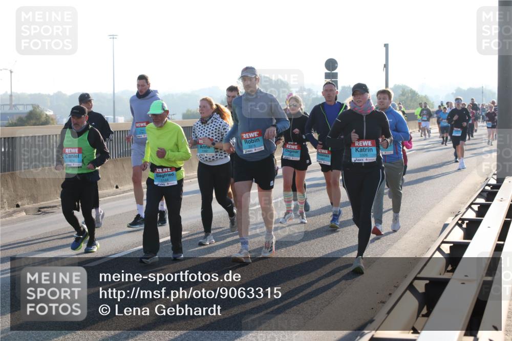 03.10.2025 - Köhlbrandbrückenlauf Lena Gebhardt http://msf.ph/oto/9063315 03.10.2025 09:20:47 Position 1 1674, 3781, 1164, 3375, 1162, 3326 meine-sportfotos.de
