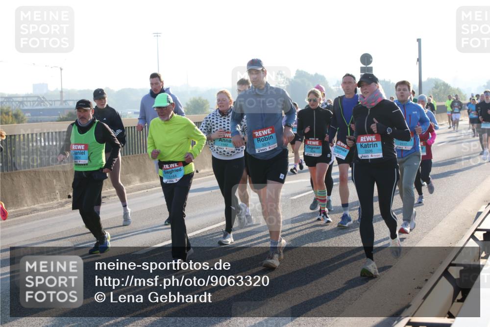03.10.2025 - Köhlbrandbrückenlauf Lena Gebhardt http://msf.ph/oto/9063320 03.10.2025 09:20:47 Position 1 1674, 1164, 1162, 3375, 1307, 3326, 2117 meine-sportfotos.de