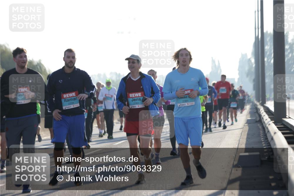 03.10.2025 - Köhlbrandbrückenlauf Jannik Wohlers http://msf.ph/oto/9063329 03.10.2025 09:24:04 Position 3 2239, 2382, 2384 meine-sportfotos.de