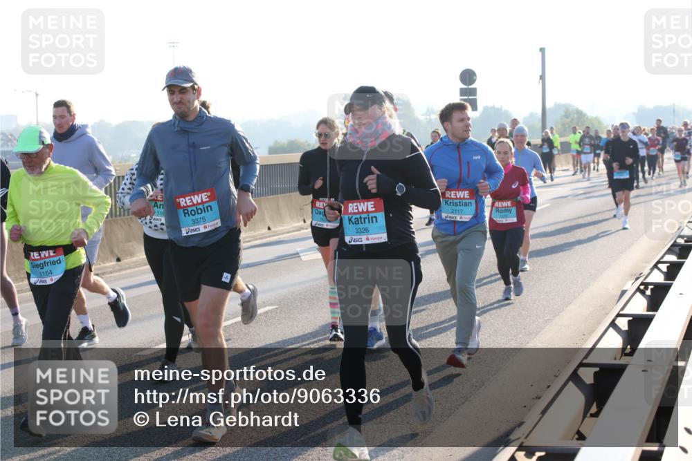 03.10.2025 - Köhlbrandbrückenlauf Lena Gebhardt http://msf.ph/oto/9063336 03.10.2025 09:20:48 Position 1 1164, 116, 3375, 3326, 2117, 1515 meine-sportfotos.de