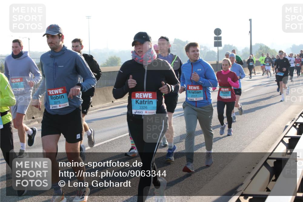 03.10.2025 - Köhlbrandbrückenlauf Lena Gebhardt http://msf.ph/oto/9063344 03.10.2025 09:20:48 Position 1 3781, 3375, 3326, 2117, 1515 meine-sportfotos.de