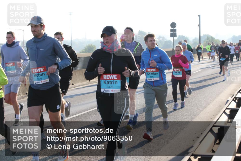 03.10.2025 - Köhlbrandbrückenlauf Lena Gebhardt http://msf.ph/oto/9063350 03.10.2025 09:20:48 Position 1 3781, 3375, 3326, 2117, 1515 meine-sportfotos.de