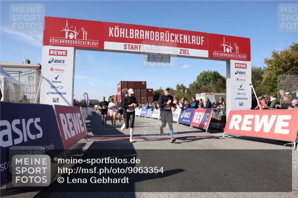 03.10.2025 - Köhlbrandbrückenlauf Lena Gebhardt http://msf.ph/oto/9063354 03.10.2025 13:12:36 Ziel 4048, 4189, 4609, 4638, 4700, 4745, 4858, 4864, 4873, 4973, 5874, 6466, 6588 meine-sportfotos.de