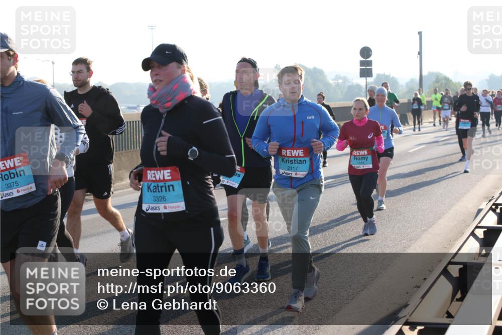 03.10.2025 - Köhlbrandbrückenlauf Lena Gebhardt http://msf.ph/oto/9063360 03.10.2025 09:20:48 Position 1 3375, 3326, 2117, 1515 meine-sportfotos.de