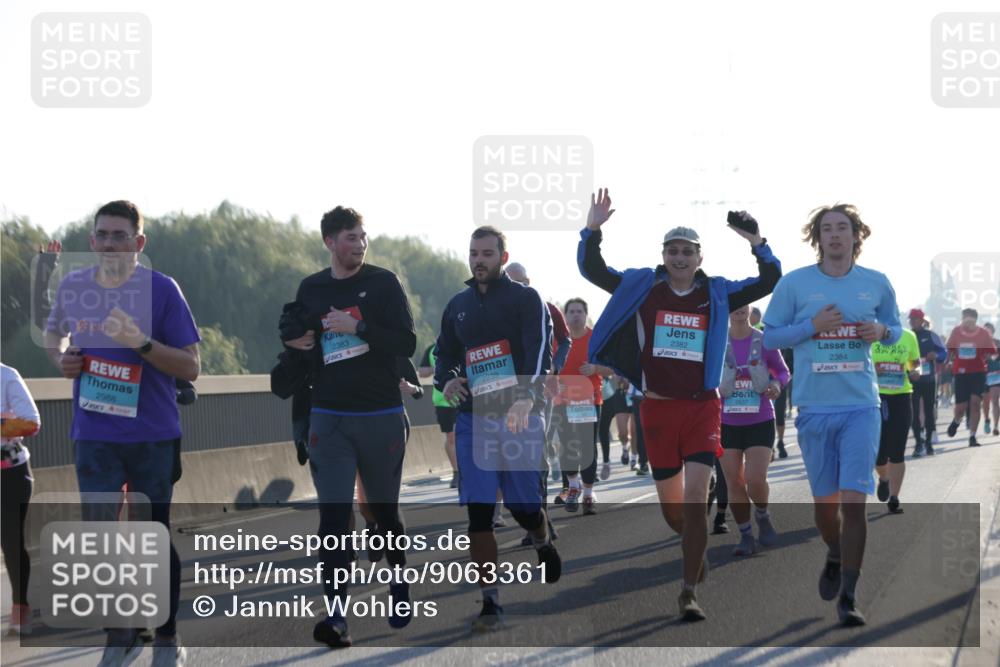 03.10.2025 - Köhlbrandbrückenlauf Jannik Wohlers http://msf.ph/oto/9063361 03.10.2025 09:24:05 Position 3 2988, 2383, 2239, 2382, 2384 meine-sportfotos.de