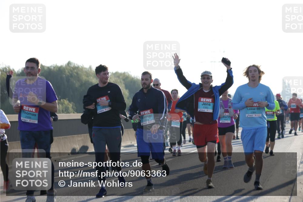 03.10.2025 - Köhlbrandbrückenlauf Jannik Wohlers http://msf.ph/oto/9063363 03.10.2025 09:24:05 Position 3 2988, 2383, 2239, 2382, 2384, 2637 meine-sportfotos.de