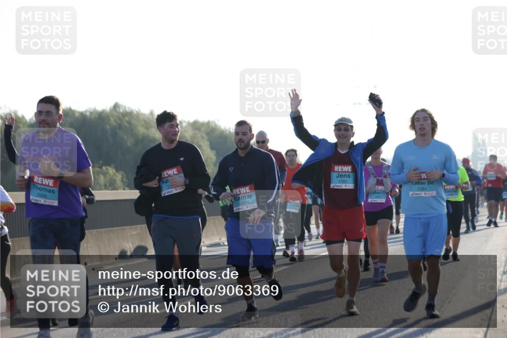 03.10.2025 - Köhlbrandbrückenlauf Jannik Wohlers http://msf.ph/oto/9063369 03.10.2025 09:24:05 Position 3 2988, 2239, 2382, 2384 meine-sportfotos.de