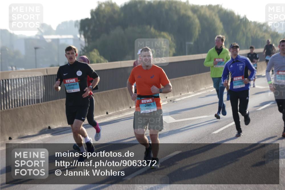 03.10.2025 - Köhlbrandbrückenlauf Jannik Wohlers http://msf.ph/oto/9063372 03.10.2025 09:16:12 Position 3 3183, 1622 meine-sportfotos.de