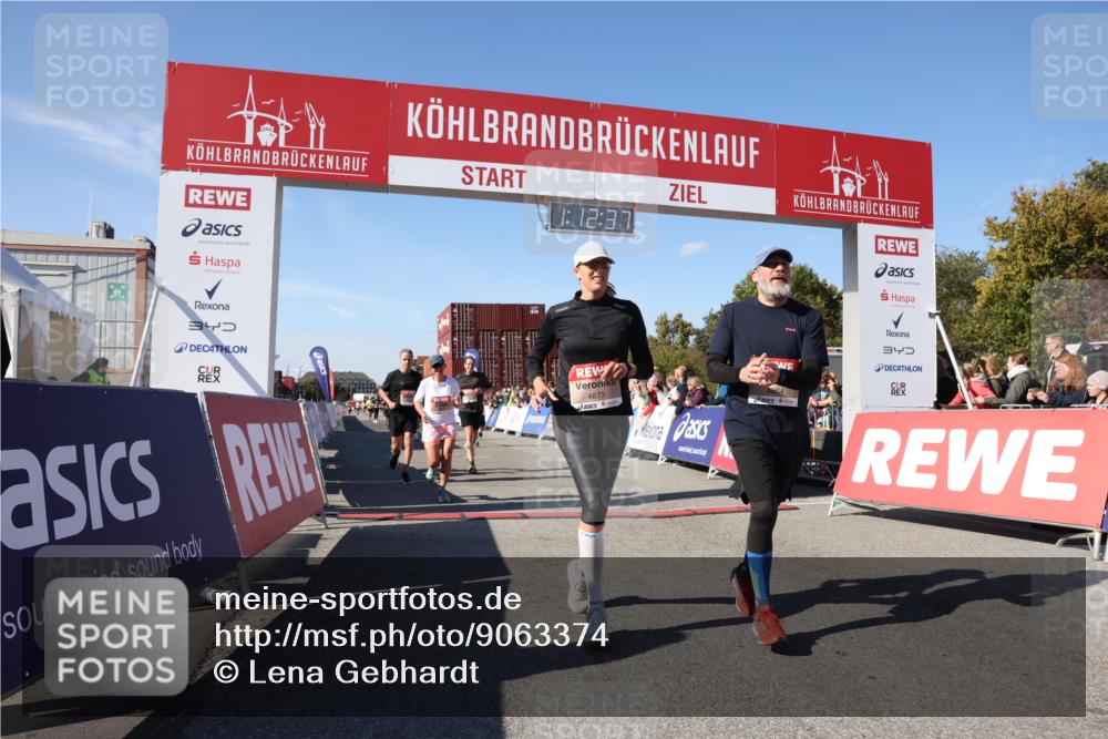 03.10.2025 - Köhlbrandbrückenlauf Lena Gebhardt http://msf.ph/oto/9063374 03.10.2025 13:12:37 Ziel 4048, 4189, 4391, 4392, 4609, 4638, 4700, 4858, 4864, 4873, 4973, 5874, 6466, 6588 meine-sportfotos.de