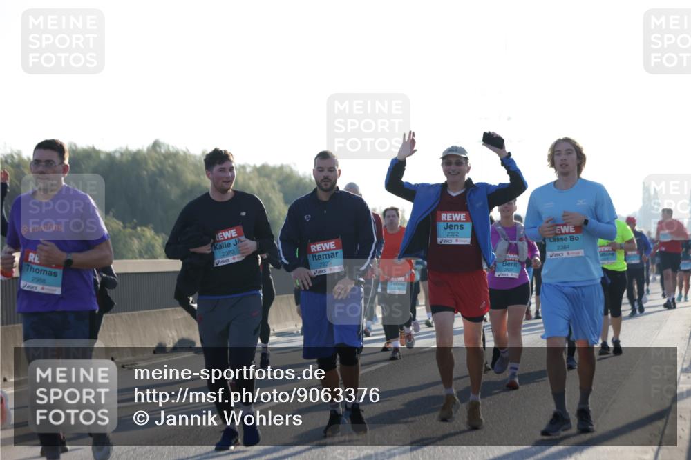 03.10.2025 - Köhlbrandbrückenlauf Jannik Wohlers http://msf.ph/oto/9063376 03.10.2025 09:24:05 Position 3 2988, 2383, 2239, 2382, 2384 meine-sportfotos.de