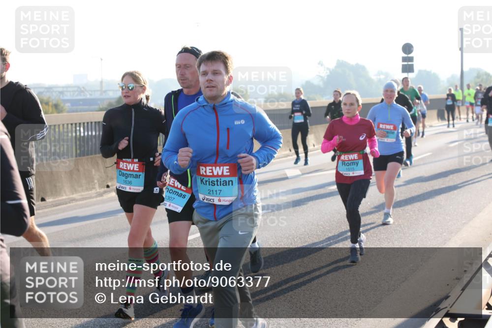 03.10.2025 - Köhlbrandbrückenlauf Lena Gebhardt http://msf.ph/oto/9063377 03.10.2025 09:20:49 Position 1 1636, 1307, 2117, 1515 meine-sportfotos.de