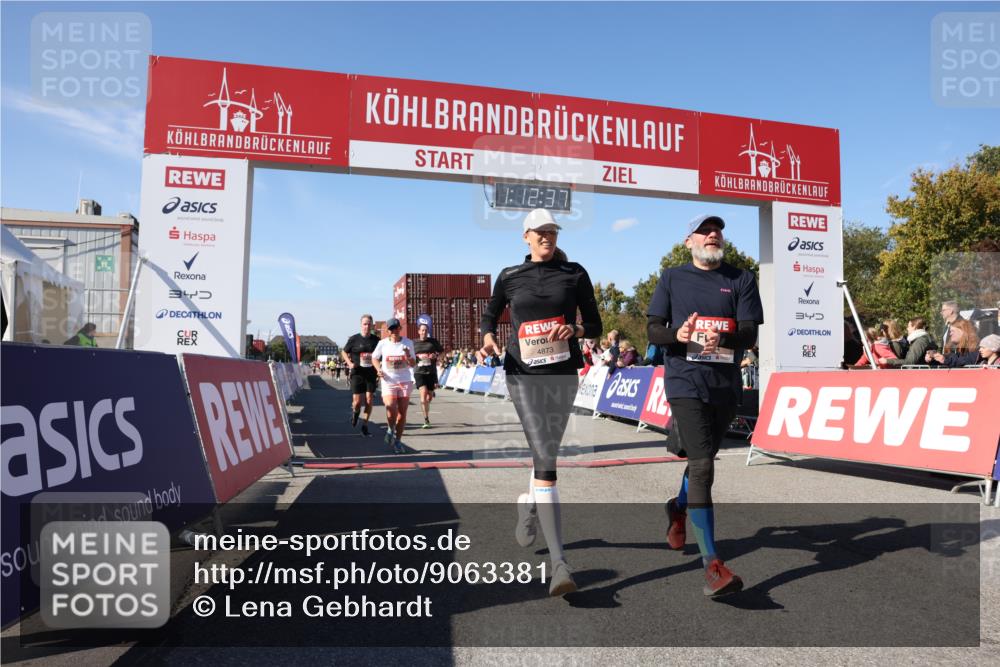 03.10.2025 - Köhlbrandbrückenlauf Lena Gebhardt http://msf.ph/oto/9063381 03.10.2025 13:12:37 Ziel 4048, 4189, 4391, 4392, 4609, 4638, 4700, 4858, 4864, 4873, 4973, 5874, 6466, 6588 meine-sportfotos.de