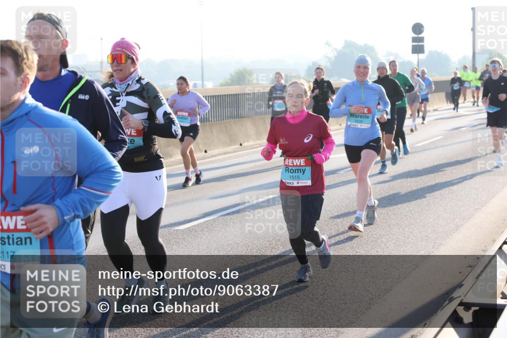 03.10.2025 - Köhlbrandbrückenlauf Lena Gebhardt http://msf.ph/oto/9063387 03.10.2025 09:20:50 Position 1 117, 1515, 3539 meine-sportfotos.de
