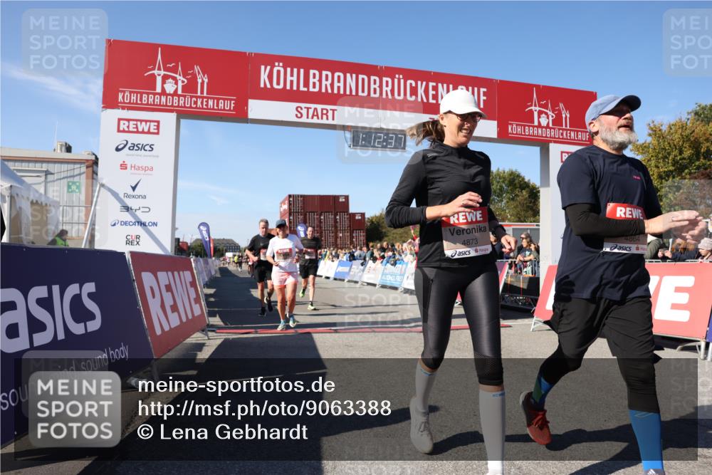 03.10.2025 - Köhlbrandbrückenlauf Lena Gebhardt http://msf.ph/oto/9063388 03.10.2025 13:12:37 Ziel 4048, 4189, 4391, 4392, 4609, 4638, 4700, 4858, 4864, 4873, 4973, 5874, 6466, 6588 meine-sportfotos.de