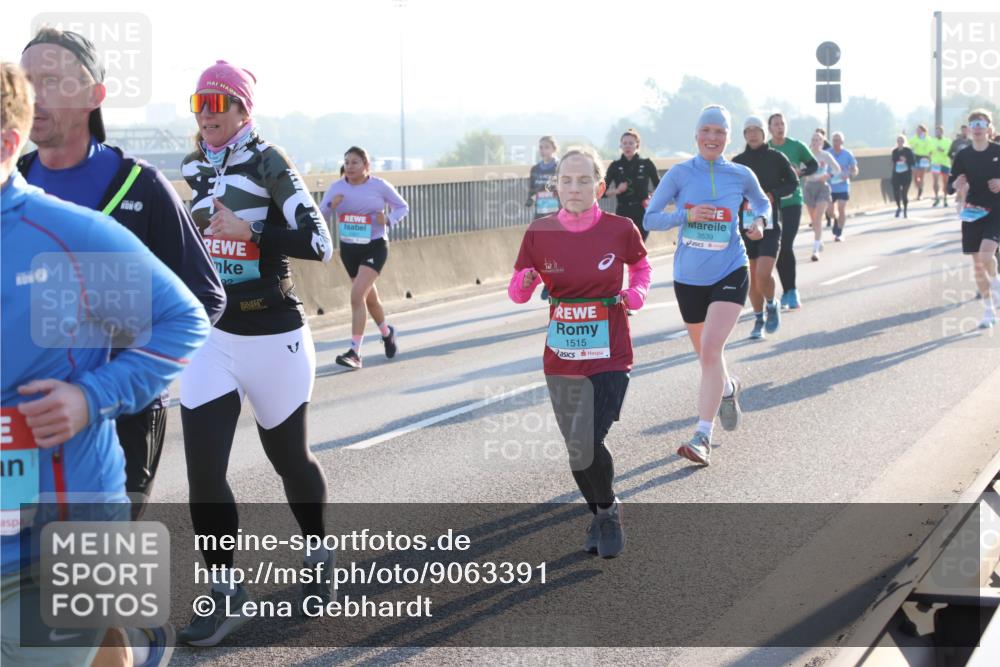 03.10.2025 - Köhlbrandbrückenlauf Lena Gebhardt http://msf.ph/oto/9063391 03.10.2025 09:20:50 Position 1 92, 1515, 3539 meine-sportfotos.de