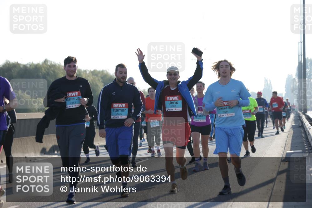 03.10.2025 - Köhlbrandbrückenlauf Jannik Wohlers http://msf.ph/oto/9063394 03.10.2025 09:24:05 Position 3 2383, 2239, 2382, 2384 meine-sportfotos.de