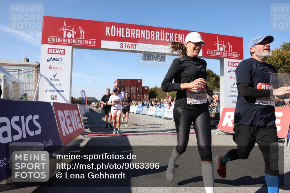 03.10.2025 - Köhlbrandbrückenlauf Lena Gebhardt http://msf.ph/oto/9063396 03.10.2025 13:12:37 Ziel 4048, 4189, 4391, 4392, 4609, 4638, 4700, 4858, 4864, 4873, 4973, 5874, 6466, 6588 meine-sportfotos.de
