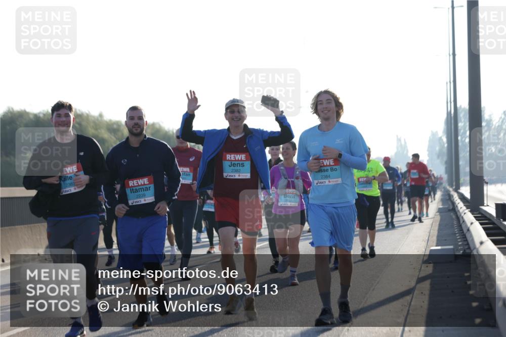 03.10.2025 - Köhlbrandbrückenlauf Jannik Wohlers http://msf.ph/oto/9063413 03.10.2025 09:24:06 Position 3 2383, 2239, 2382, 2637, 2384 meine-sportfotos.de