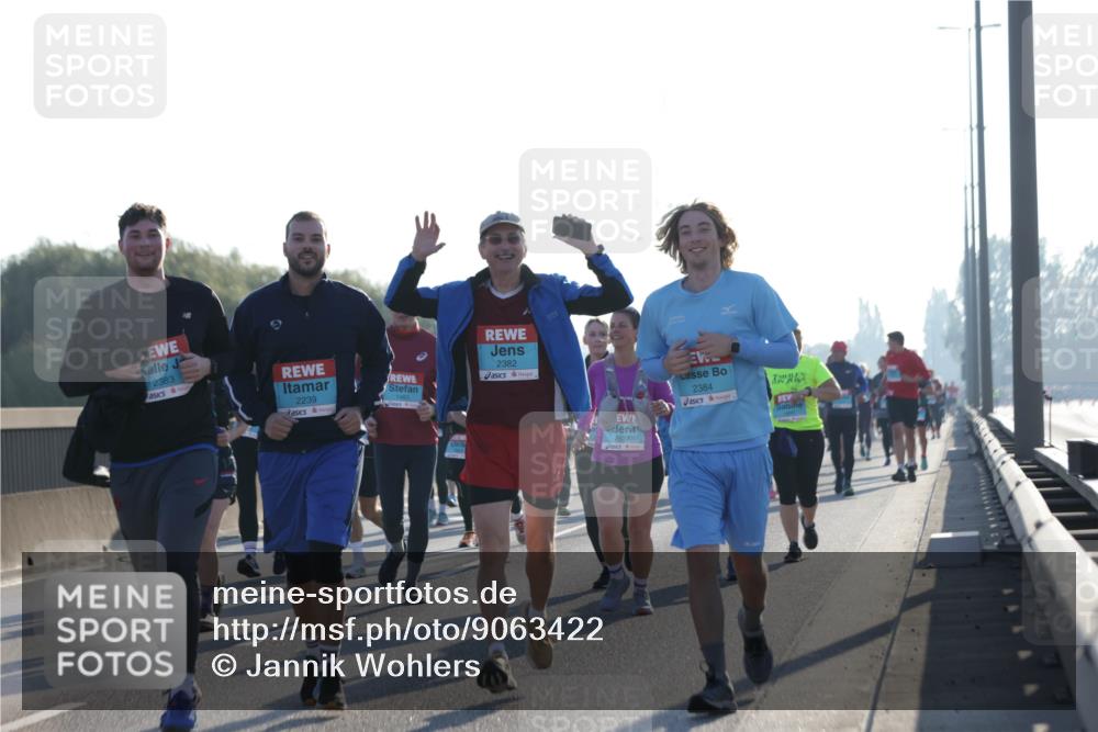 03.10.2025 - Köhlbrandbrückenlauf Jannik Wohlers http://msf.ph/oto/9063422 03.10.2025 09:24:06 Position 3 2383, 2382, 2239, 2384, 2637 meine-sportfotos.de