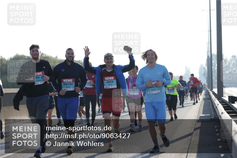 03.10.2025 - Köhlbrandbrückenlauf Jannik Wohlers http://msf.ph/oto/9063427 03.10.2025 09:24:06 Position 3 2383, 2239, 2382, 2637, 2384 meine-sportfotos.de