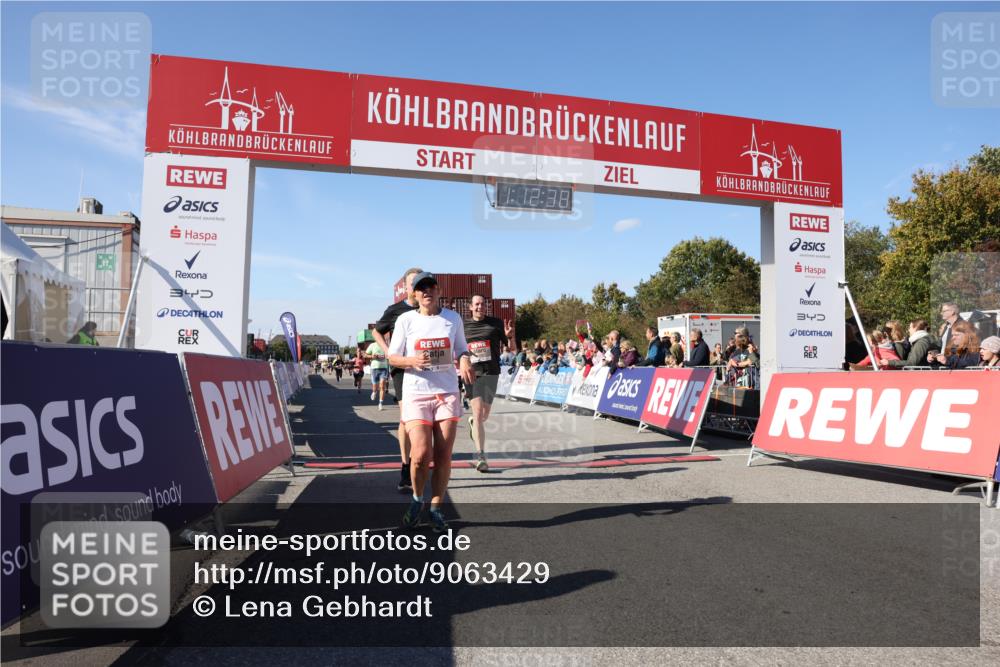 03.10.2025 - Köhlbrandbrückenlauf Lena Gebhardt http://msf.ph/oto/9063429 03.10.2025 13:12:39 Ziel 4048, 4189, 4391, 4392, 4527, 4609, 4638, 4700, 4855, 4858, 4864, 4873, 4973, 4975, 5874, 6466, 6588 meine-sportfotos.de