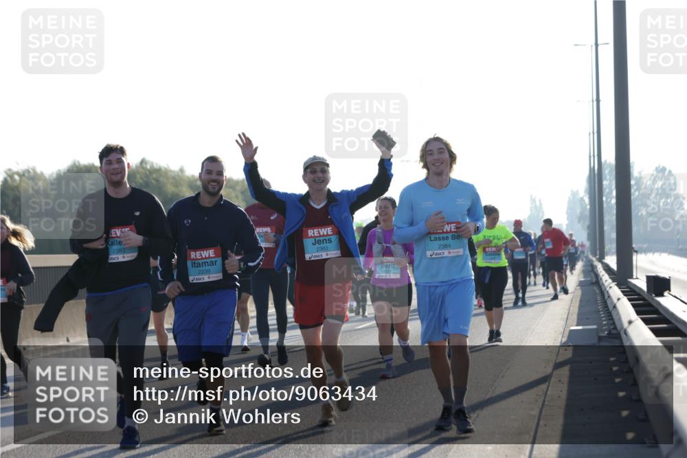 03.10.2025 - Köhlbrandbrückenlauf Jannik Wohlers http://msf.ph/oto/9063434 03.10.2025 09:24:06 Position 3 2383, 2239, 2382, 2384 meine-sportfotos.de