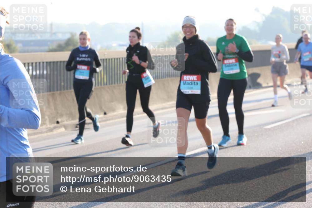 03.10.2025 - Köhlbrandbrückenlauf Lena Gebhardt http://msf.ph/oto/9063435 03.10.2025 09:20:52 Position 1 1338 meine-sportfotos.de
