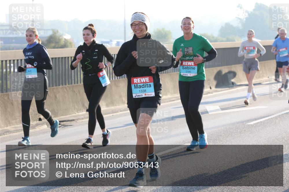 03.10.2025 - Köhlbrandbrückenlauf Lena Gebhardt http://msf.ph/oto/9063443 03.10.2025 09:20:52 Position 1 3743, 1338, 3186 meine-sportfotos.de