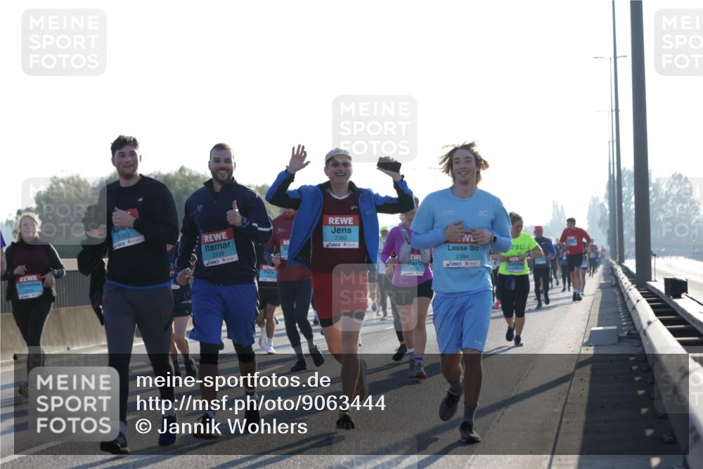 03.10.2025 - Köhlbrandbrückenlauf Jannik Wohlers http://msf.ph/oto/9063444 03.10.2025 09:24:06 Position 3 2383, 2239, 2382, 2384 meine-sportfotos.de