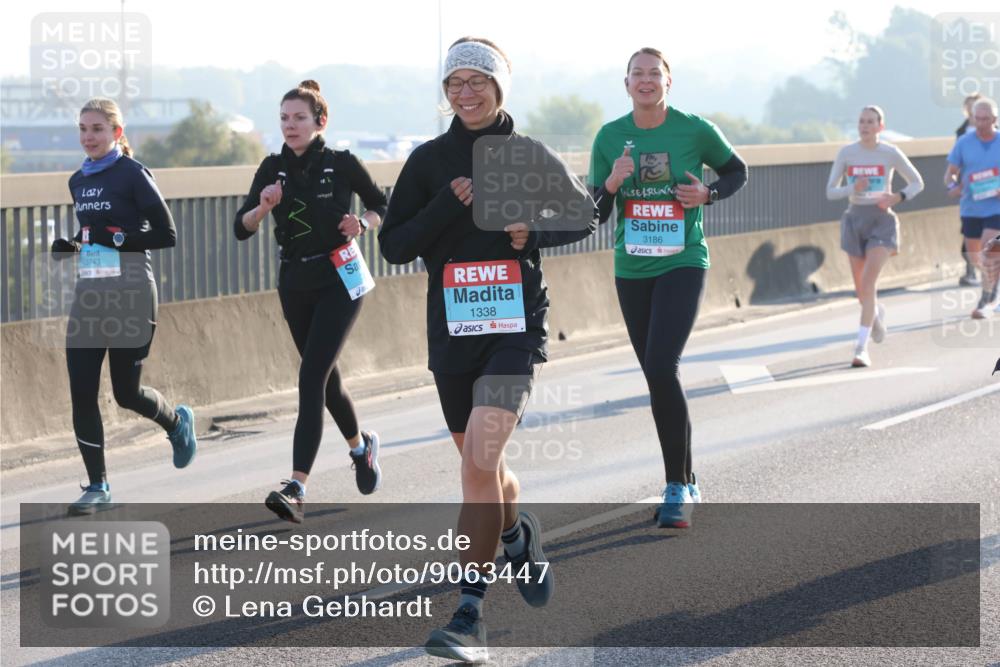 03.10.2025 - Köhlbrandbrückenlauf Lena Gebhardt http://msf.ph/oto/9063447 03.10.2025 09:20:52 Position 1 3743, 1338, 3186 meine-sportfotos.de