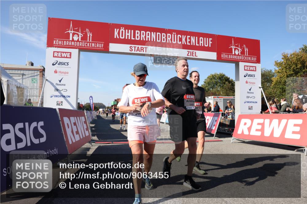 03.10.2025 - Köhlbrandbrückenlauf Lena Gebhardt http://msf.ph/oto/9063455 03.10.2025 13:12:40 Ziel 4048, 4391, 4392, 4527, 4609, 4700, 4855, 4858, 4864, 4873, 4973, 4975, 5874, 5916, 6466, 6588 meine-sportfotos.de
