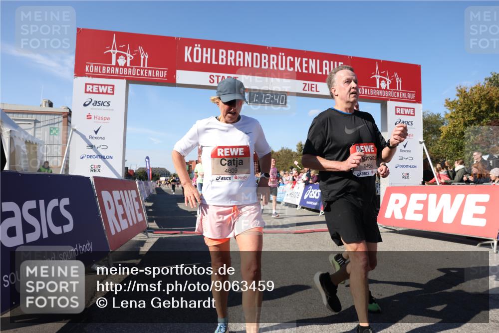 03.10.2025 - Köhlbrandbrückenlauf Lena Gebhardt http://msf.ph/oto/9063459 03.10.2025 13:12:40 Ziel 4048, 4391, 4392, 4527, 4609, 4700, 4855, 4858, 4864, 4873, 4973, 4975, 5874, 5916, 6466, 6588 meine-sportfotos.de
