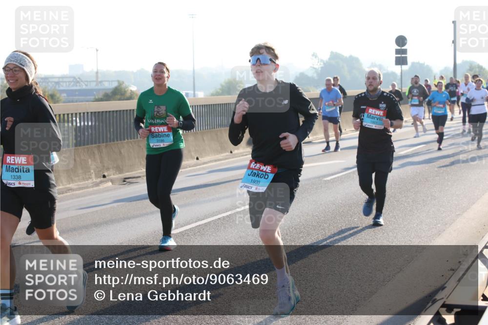03.10.2025 - Köhlbrandbrückenlauf Lena Gebhardt http://msf.ph/oto/9063469 03.10.2025 09:20:53 Position 1 1338, 3186, 1933, 1921 meine-sportfotos.de