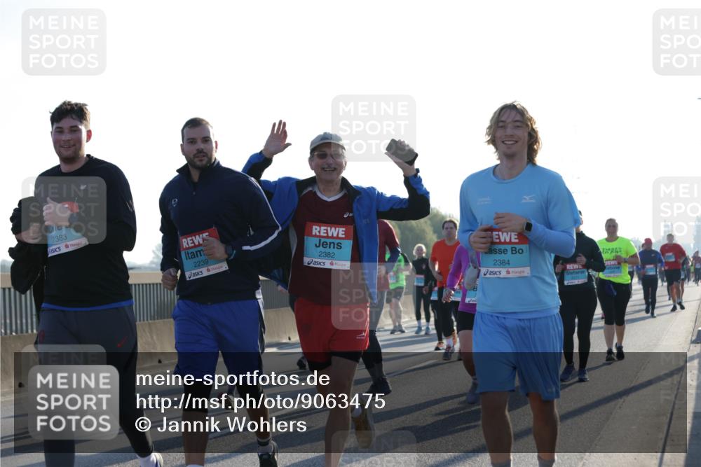 03.10.2025 - Köhlbrandbrückenlauf Jannik Wohlers http://msf.ph/oto/9063475 03.10.2025 09:24:08 Position 3 2383, 2239, 2382, 2384 meine-sportfotos.de
