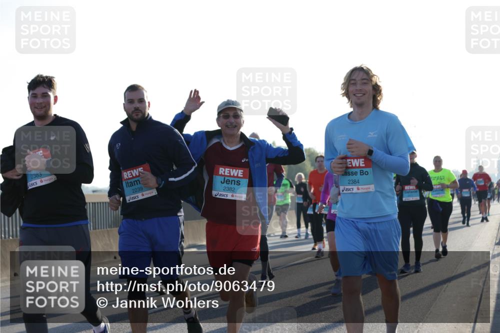 03.10.2025 - Köhlbrandbrückenlauf Jannik Wohlers http://msf.ph/oto/9063479 03.10.2025 09:24:08 Position 3 2383, 2239, 2382, 2384 meine-sportfotos.de