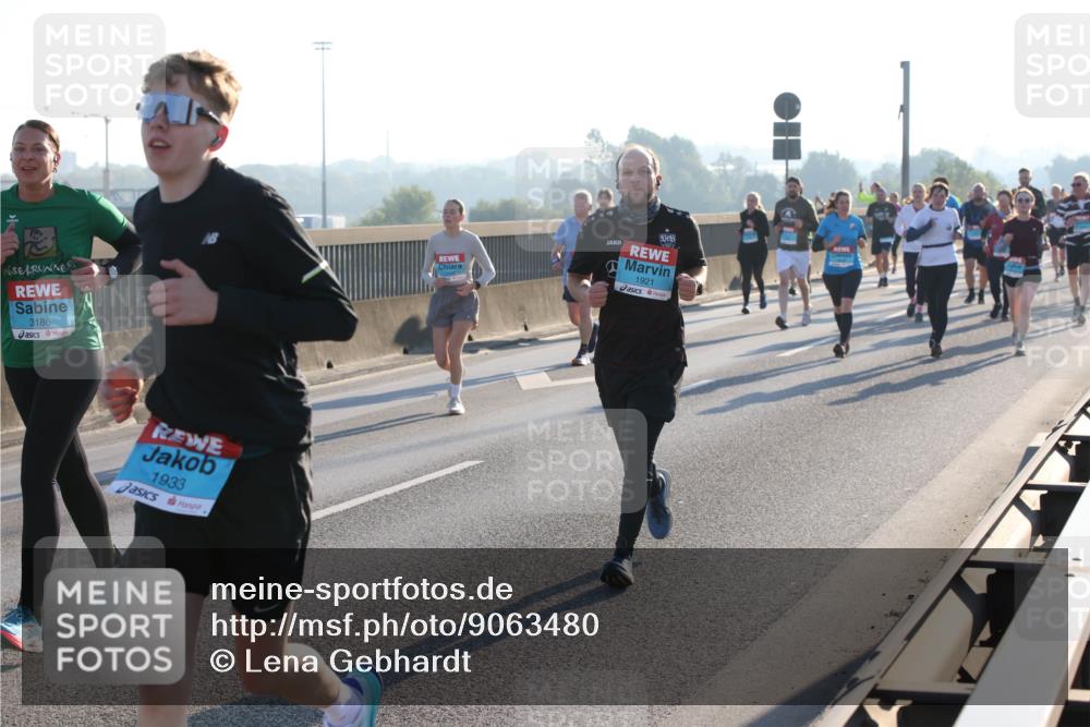 03.10.2025 - Köhlbrandbrückenlauf Lena Gebhardt http://msf.ph/oto/9063480 03.10.2025 09:20:54 Position 1 3186, 1933, 518, 1921 meine-sportfotos.de